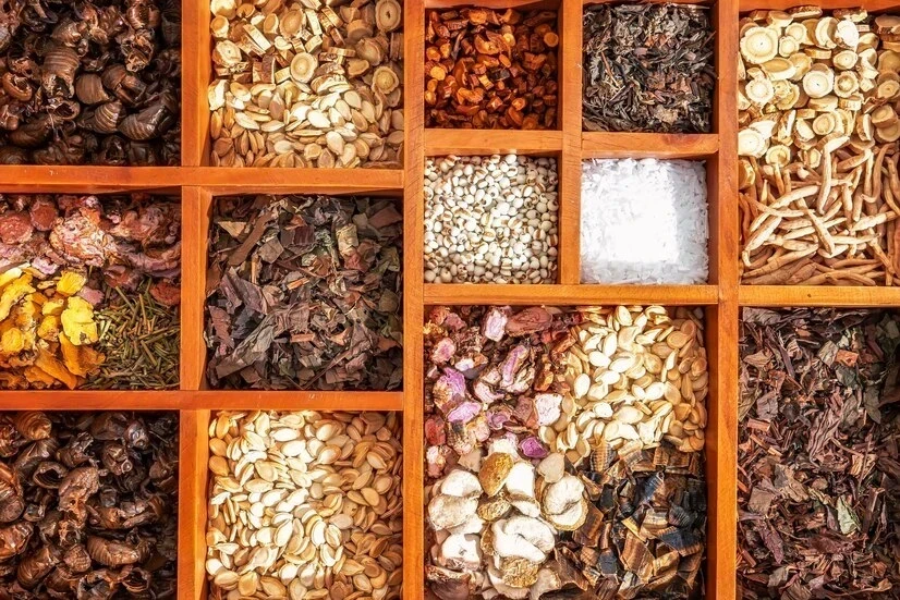 herbal-medicinemedicinal-herbs-and-herbal-medicinal-rootnatural-herbs-medicinechinese-herbal-medicine_1417-16321.jpg
